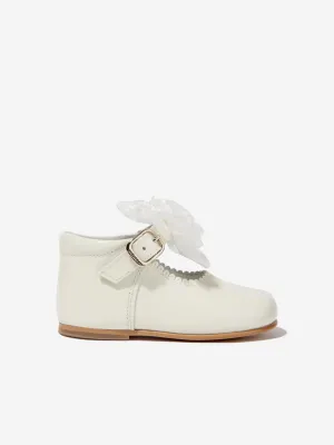 Andanines Girls Mary Jane Shoes With Bow in Ivory